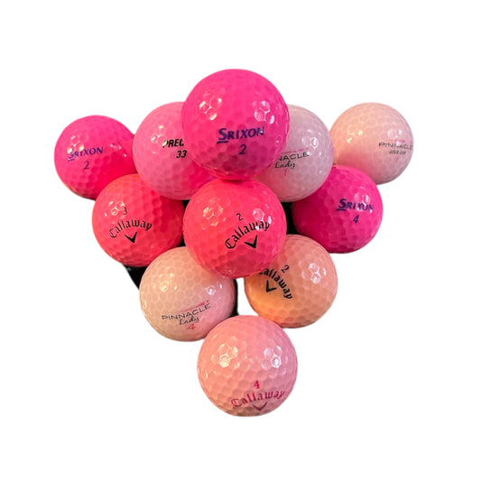 Golfbollar i rosa och röd färg av blandade modeller fotade rakt framifrån 